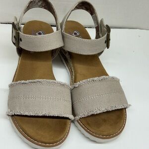 Skechers Women's Tan Sandals